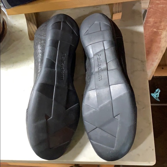Palladium black ballet flat size 7. - Picture 2 of 2